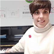 Profesora de PIANO, 25 años de experiencia, con elevado grado de vocación por la enseñanza y empatía con los alumnos, logrando que aprendan a su ritmo y diseñando para cada caso un plan de estudios específico, sin límites de edad ni niveles de conocimient